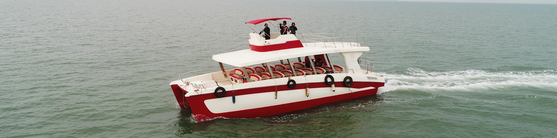 قارب الركاب Catamaran